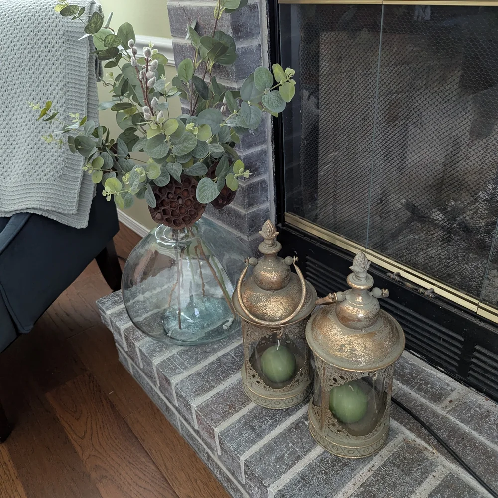 Elegant Gold Lantern Accents for Sophisticated Decor